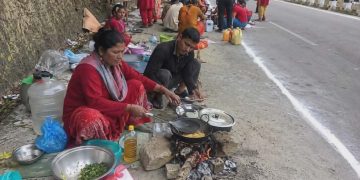 सडक छेउको भान्साः असभ्यता होइन, आस्था र तीर्थयात्राको संस्कृति