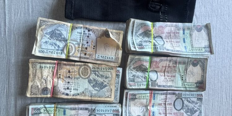 रौतहटमा शंकास्पद साढे ५ लाख रुपैयाँसहित भारतीय पक्राउ
