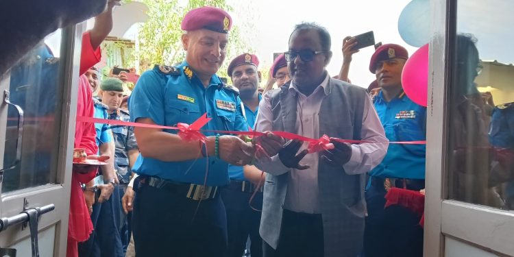 जिप्रका धनुषाको परिसरमा महिला, बालबालिका तथा ज्येष्ठ नागरिक सेवा केन्द्रको नवनिर्मित भवन उद्घाटन, लोकतन्त्र व्यवहारमा देखिनुपर्नेमा आईजीपी कार्कीको जोड