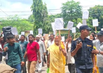 मिटरब्याजको पिडितको जनकपुरधाममा प्रदर्शन, पक्राउ परेका तीन जनामाथि कडा कारबाहीको माग