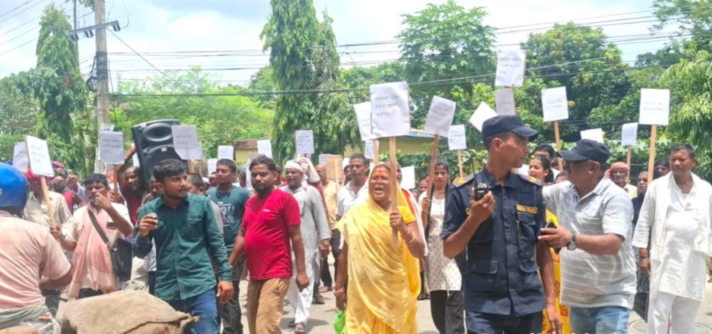 मिटरब्याजको पिडितको जनकपुरधाममा प्रदर्शन, पक्राउ परेका तीन जनामाथि कडा कारबाहीको माग
