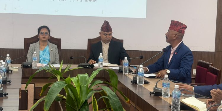 बजार मूल्य घटाउन व्यवसायीहरूलाई सरकारको निर्देशन