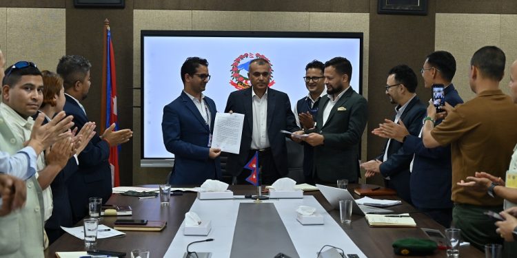 निजी क्षेत्र विपद्का बेला सरकारको साथमा, हेलिकोप्टरदेखि ड्रोन उपलब्ध गराउने समझदारी