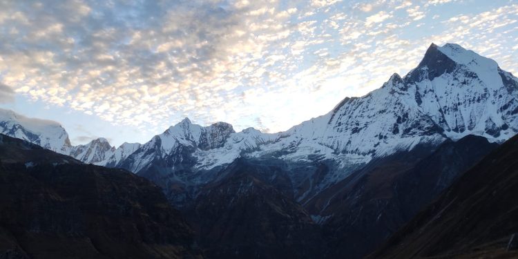 हिमाल मात्र होइन, मानिसको स्वास्थ्य पनि पग्लिँदै : जलवायु परिवर्तनले बढाउँदै जोखिम