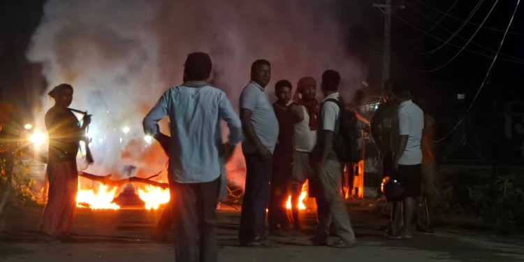 ७ करोड अनुदान संकटमा परेपछि रौतहटका उखु किसान सडकमा, प्रशासन घेराउको चेतावनी