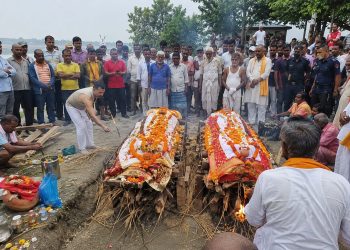बोलबम यात्रामा ज्यान गुमाएका दम्पतीको एउटै चिहानमा अन्त्येष्टि