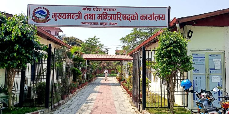 बाढीपीडितलाई मधेस सरकारदेखि नापी कर्मचारीसम्मको सहयोग