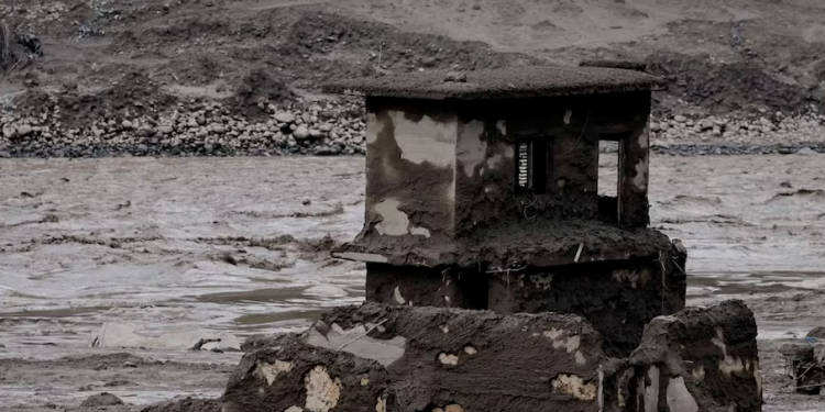 रसुवा बाढीमा परी २०० भन्दा बढी बिधार्थीहरू बेपत्ता