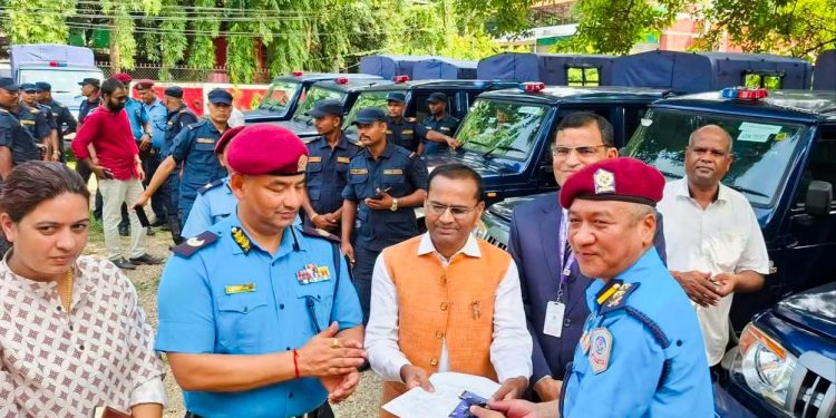 प्रहरीलाई सवारी साधन हस्तान्तरण