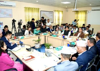 कालोबजारी गर्ने पेट्रोलपम्प र ग्यास डिलरको इजाजत खारेज गर्न निर्देशन
