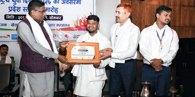 अन्तर्राष्ट्रिय युवा दिवसकाे अवसरमा मधेश प्रदेश सरकारद्वारा ‘उत्कृष्ट युवा नेतृत्व सम्मान–२०२६’ बाट मो. नइम राईन सम्मानित