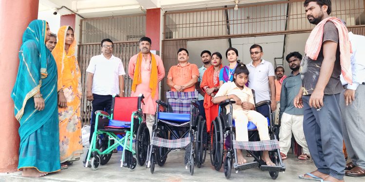 रतौली युवा क्ल्बद्वारा अपाङ्गता भएका व्यक्तिलाई सहायक सामग्री तथा स्वरोजगार सामग्री वितरण
