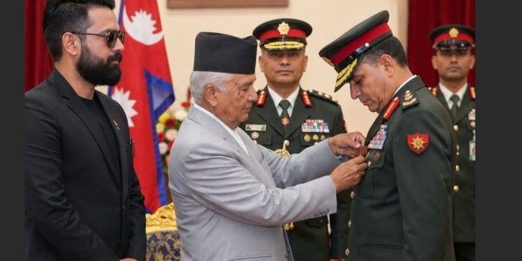 भारतीय सेनाध्यक्षलाई राष्ट्रपतिवाट मानार्थ प्रधानसेनापतिको दर्ज्यानी प्रदान