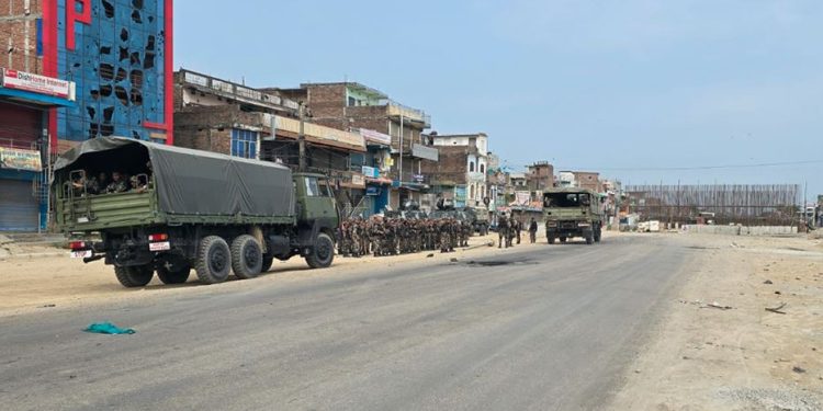 सिरहाको गोलबजारमा दुई घण्टाका लागि कर्फ्यू खुकुलो, ५ जनाभन्दा बढी भेला हुन रोक