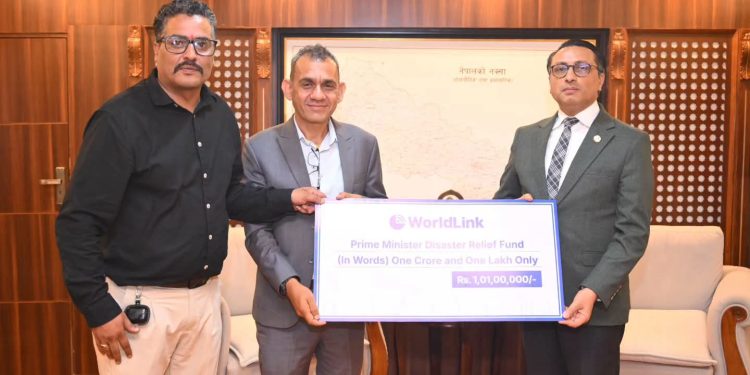 व्यवसायभन्दा माथि मानवता, वर्ल्डलिंकद्वारा बाढीपीडितका लागि १ करोड १ लाख सहयोग