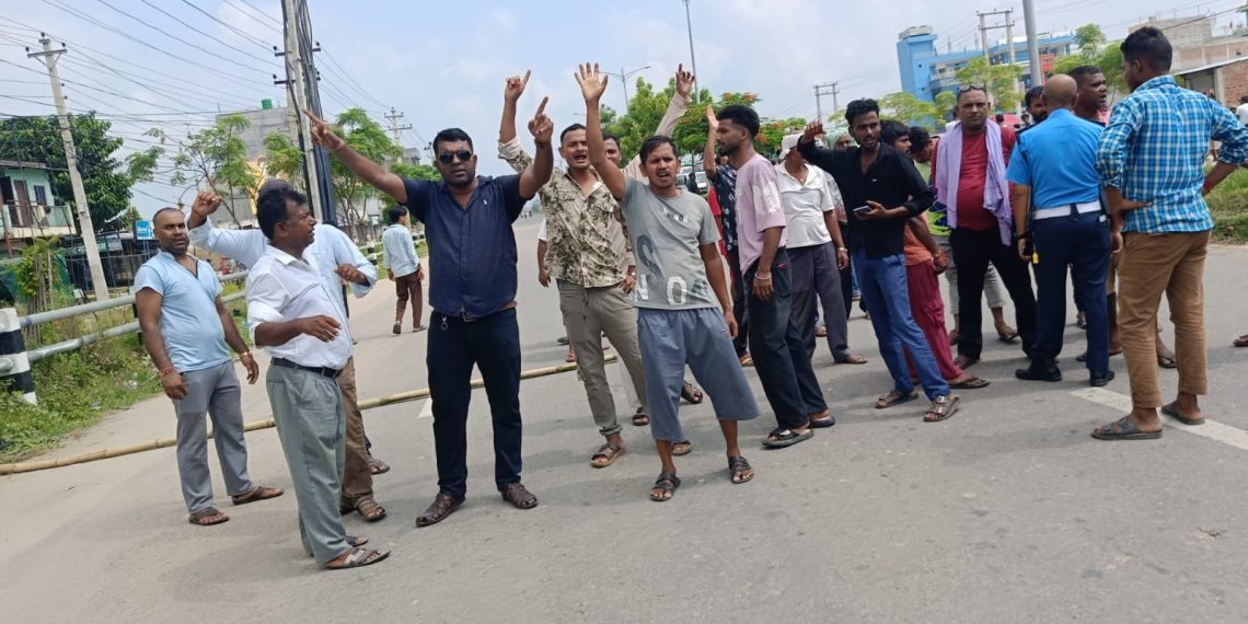 गुठी संस्थानको पोखरी अतिक्रमणमुक्त अभियानविरुद्ध जनकपुरधाममा स्थानीयको प्रदर्शन