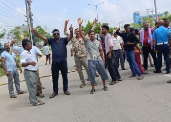 गुठी संस्थानको पोखरी अतिक्रमणमुक्त अभियानविरुद्ध जनकपुरधाममा स्थानीयको प्रदर्शन