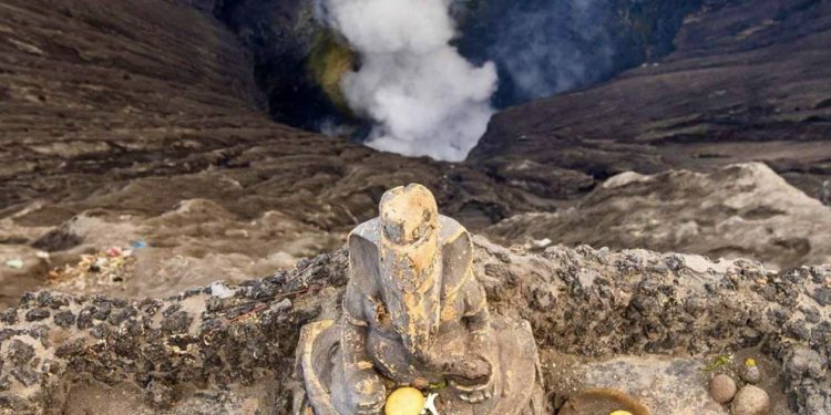 ज्वालामुखीको काखमा सात सय वर्षदेखि विराजमान गणेश, दर्शन गर्न पुग्छन् हजारौँ भक्तजन
