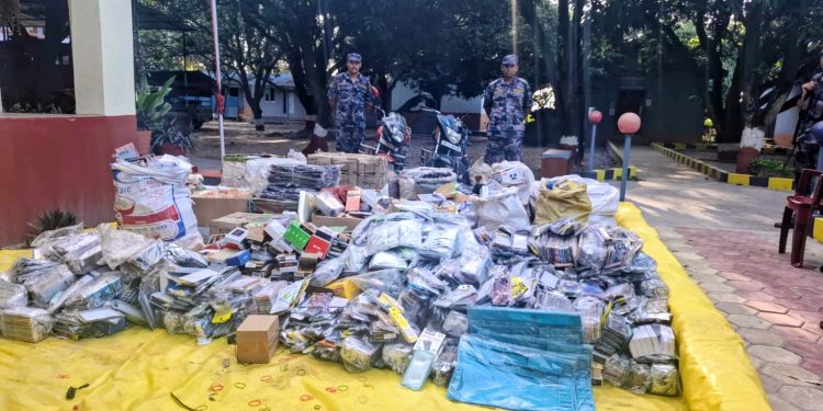 भन्सार छलीका ५० लाखभन्दा बढीका मोबाइल पार्ट्स बराम