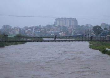 निरन्तरको वर्षाले नदी तथा खोलामा जलसतह बढ्दै, डुबानको जोखिम
