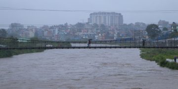 निरन्तरको वर्षाले नदी तथा खोलामा जलसतह बढ्दै, डुबानको जोखिम