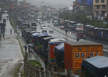 अविरल वर्षाका कारण देशका प्रमुख सडकखण्ड अवरुद्ध, यातायात सेवा ठप्प