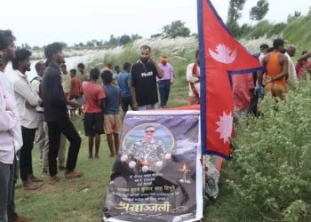 बाढीमा बेपत्ता सेनाका जवान साहको एक महिनापछि कुशको शव बनाएर अन्तिम संस्कार