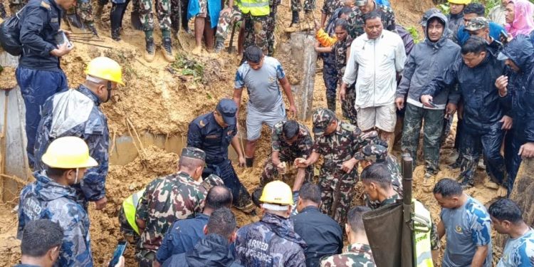 पहिरो खस्दा घरले थिचेर धनुषामा एक महिलाको मृत्यु