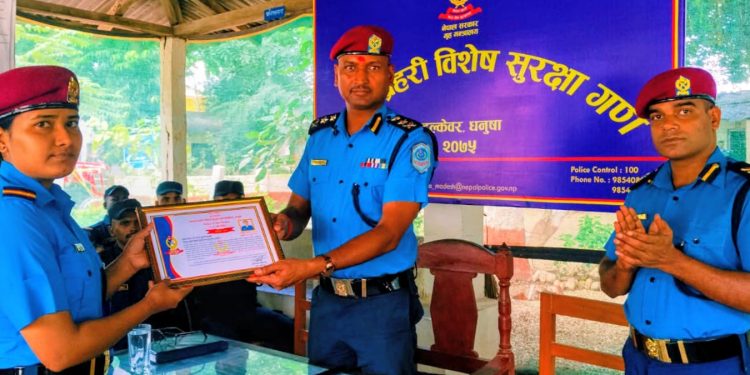 ‎भदौ महिनाको उत्कृष्ट प्रहरी बनिन् प्रहरी जवान लक्ष्मीकुमारी कार्की
