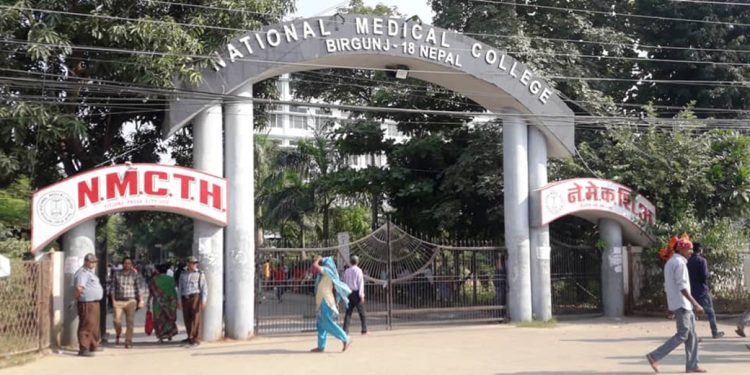 आवासीय डाक्टरलाई १२ घण्टाभित्र होस्टल छाड्न नेशनल मेडिकल कलेजको निर्देशन