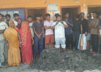 वडा कार्यालयमै फोहोर थुपारेर झिटकहियाका युवाको विरोध, सरसफाइमा ध्यान दिन माग