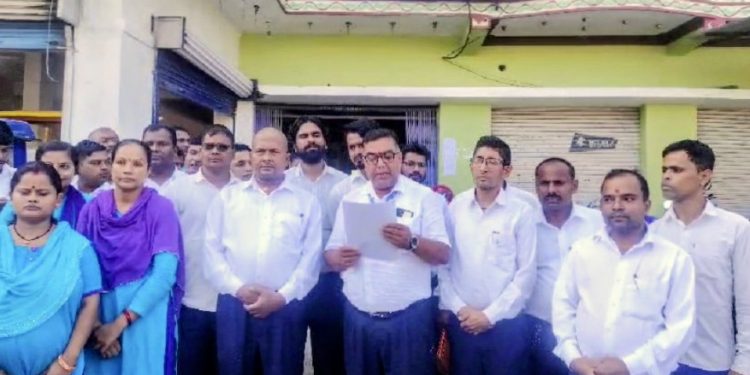 गरुडा नगरपालिकाका कर्मचारीको १३ बुँदे माग, दसैंअघि तलब नदिए आन्दोलनको चेतावनी