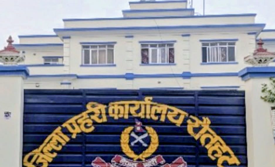 स्रोत नखुलेको एक लाख आठ हजार भारुसहित दुईजना भारतीय पक्राउ