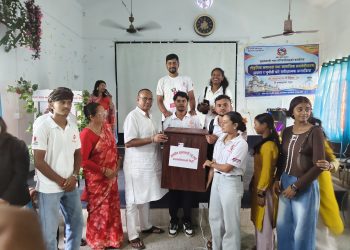 मधेशका बालबालिकाले मुख्यमन्त्रीलाई बुझाए चिठीपेटिका, विद्यालयका समस्या समाधान गर्न माग