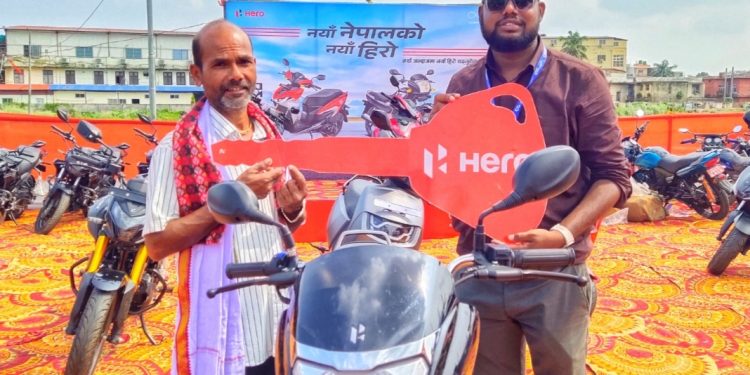 जनकपुरधामको बाह्र बिघा मैदानमा हिरोको मेगा एक्सचेन्ज मेलामा रामपृत यादवले जिते एक लाख रुपैयाँ