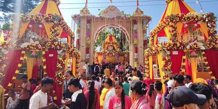जनकपुरधामका शक्तिपीठमा घटस्थापनासँगै भक्तजनको घुइँचो